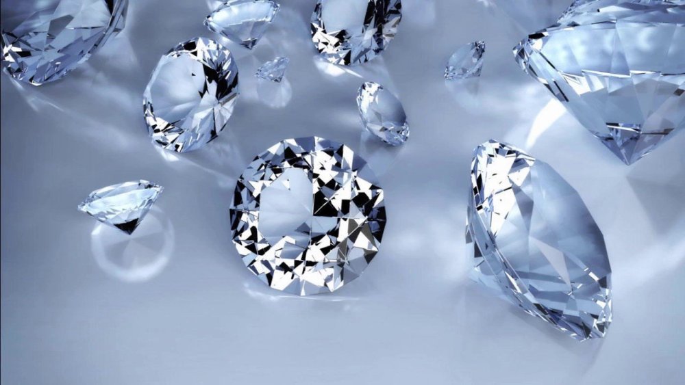 Бриллианты на темном фоне