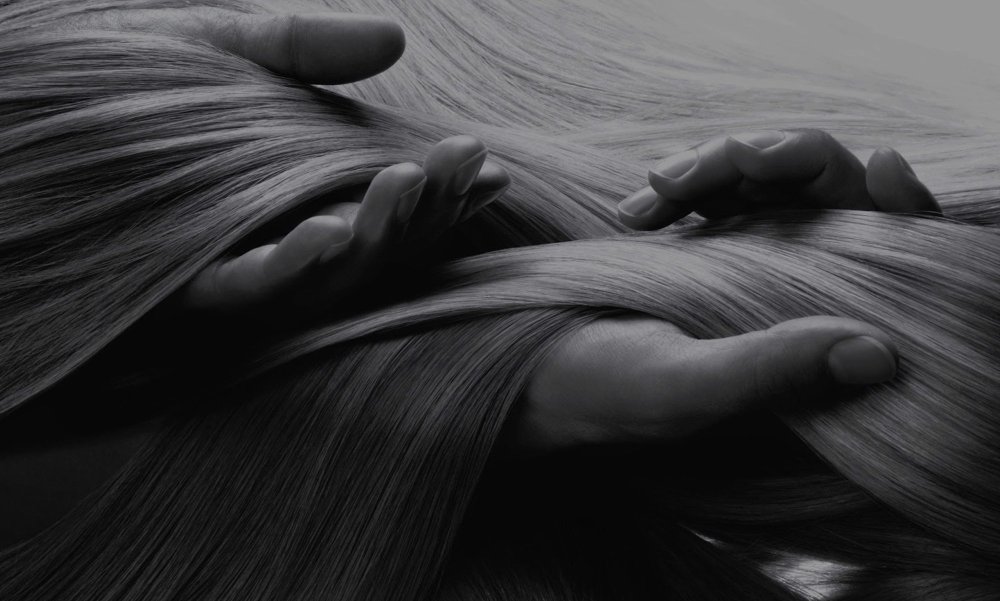 Локоны на белом фоне