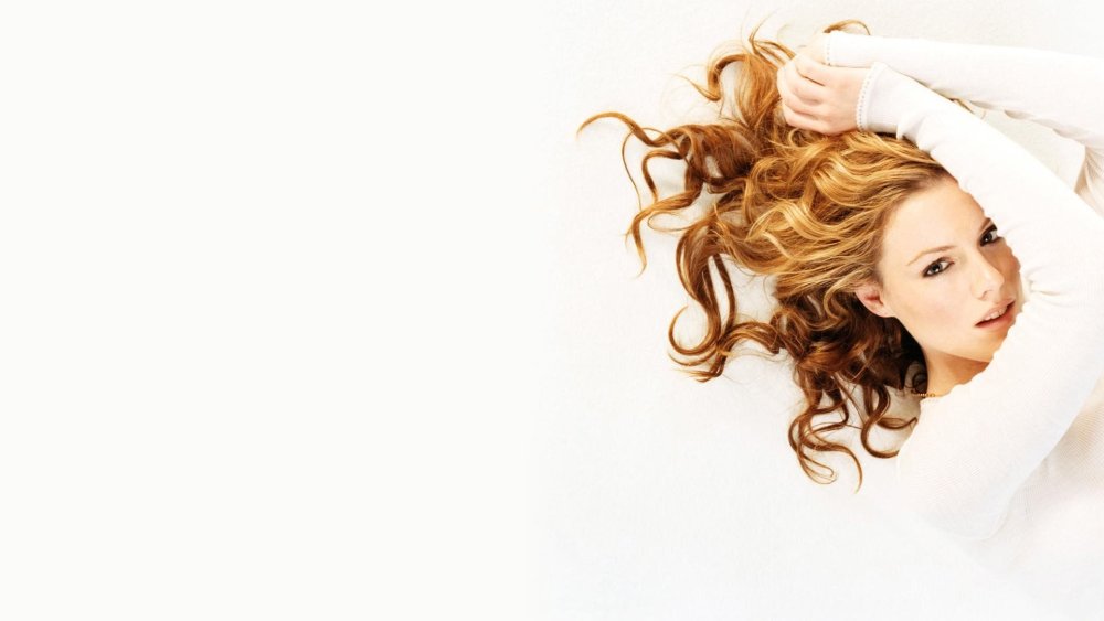 Черно белая картина девушка