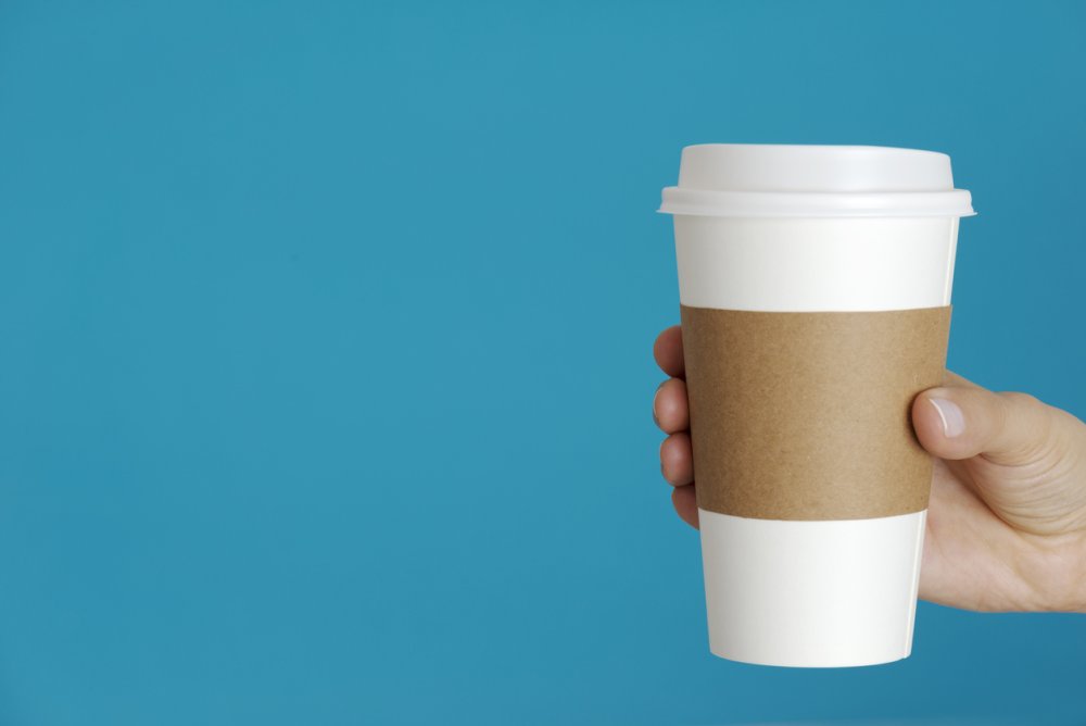 Черный стаканчик для кофе