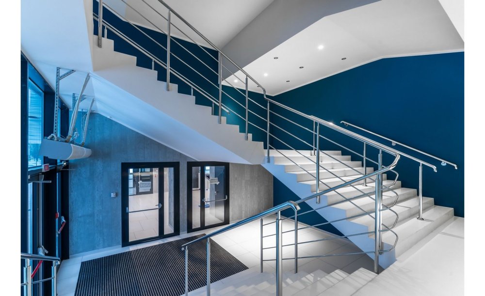 Лестница в лестничной клетке