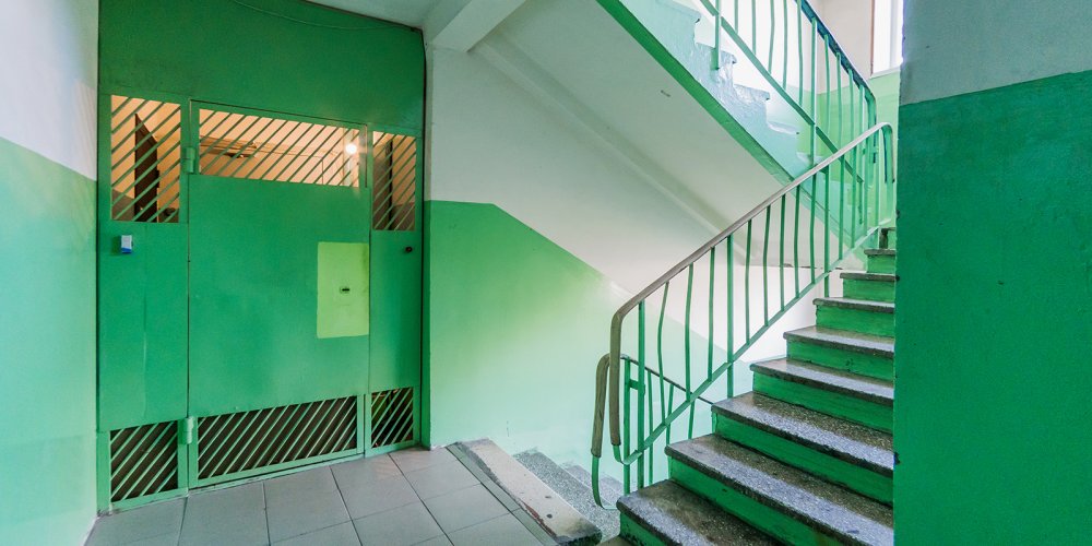 Двери на лестничную клетку