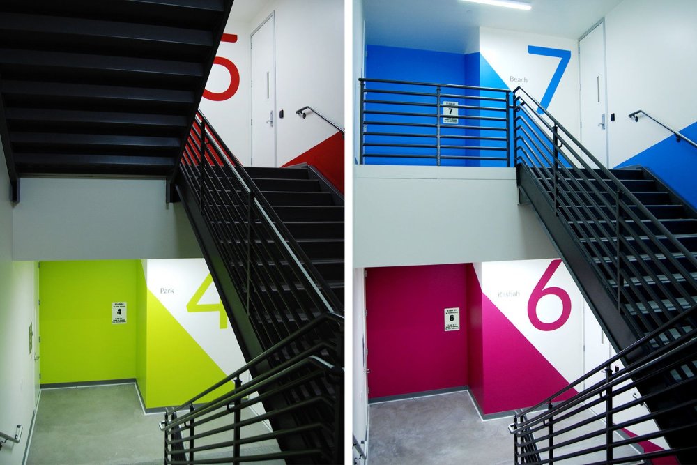 Лестничная клетка в офисе