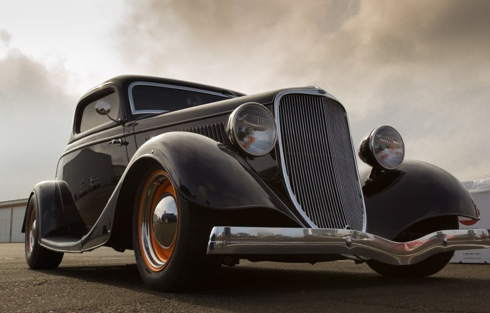 Астон Мартин чб