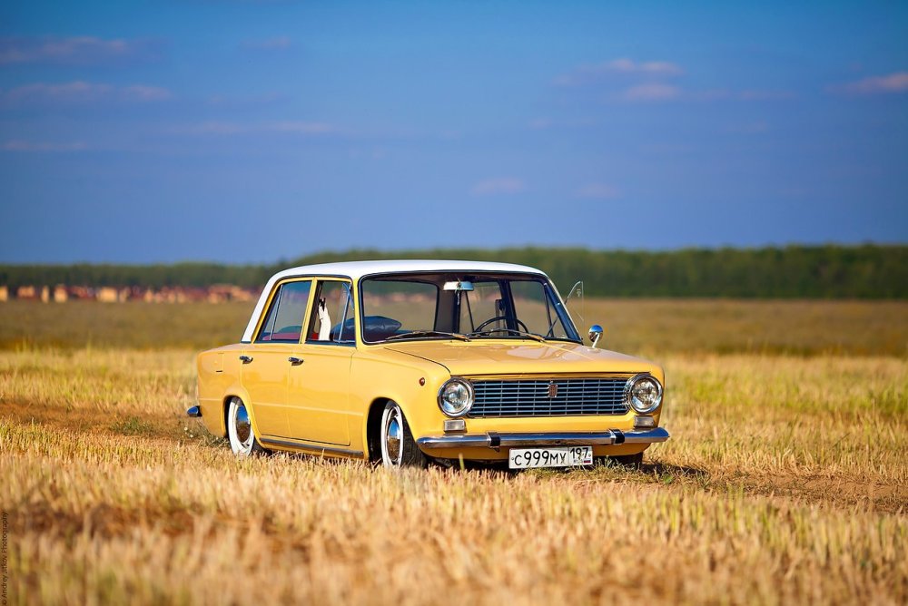 ВАЗ 2107 белая дрифт