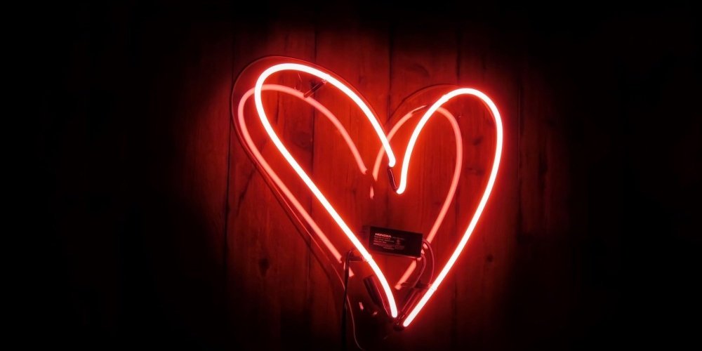 Неоновое сердце