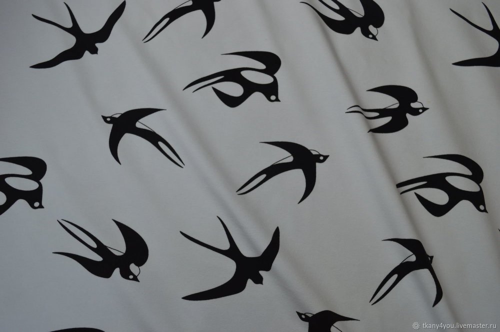 Ласточки в небе акварель