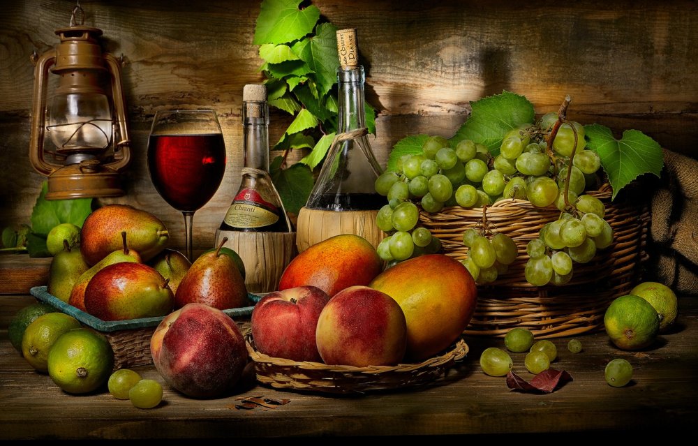 Вино и фрукты