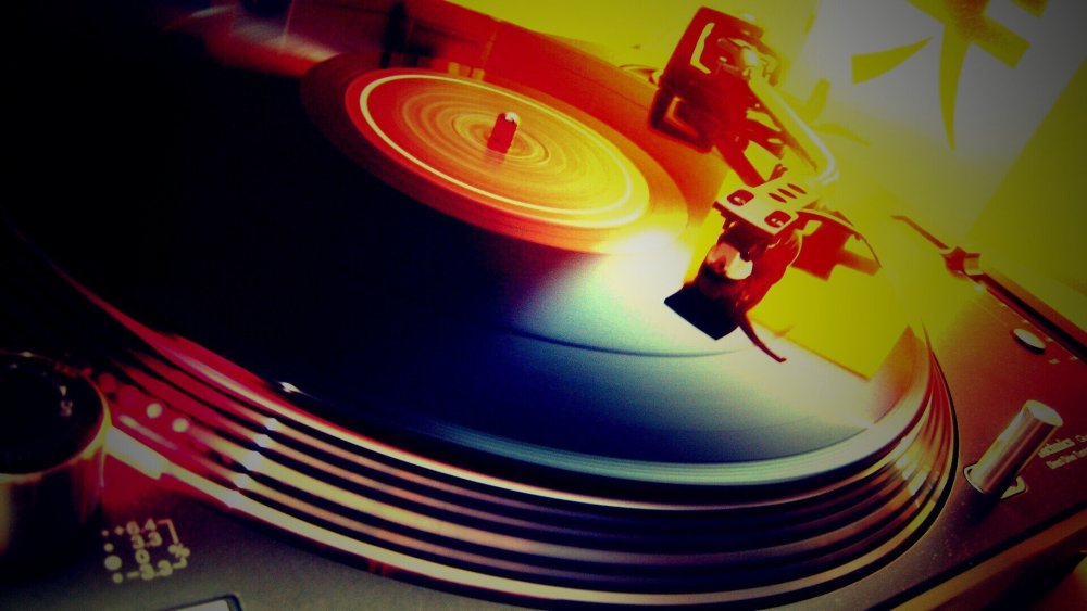 Аудиокассеты и винил