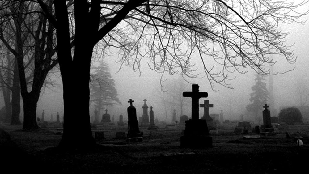 Мрачное кладбище