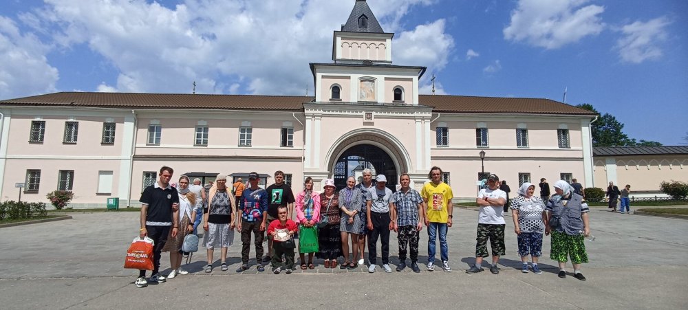 Купола Введенского собора Оптина