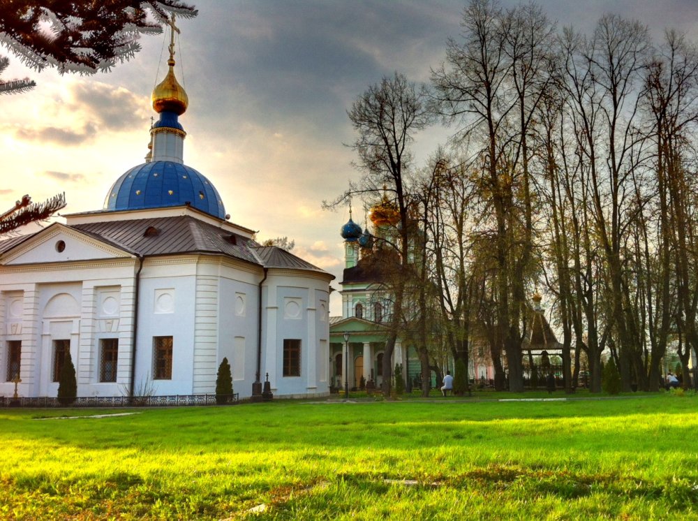 Оптина пустынь осенью