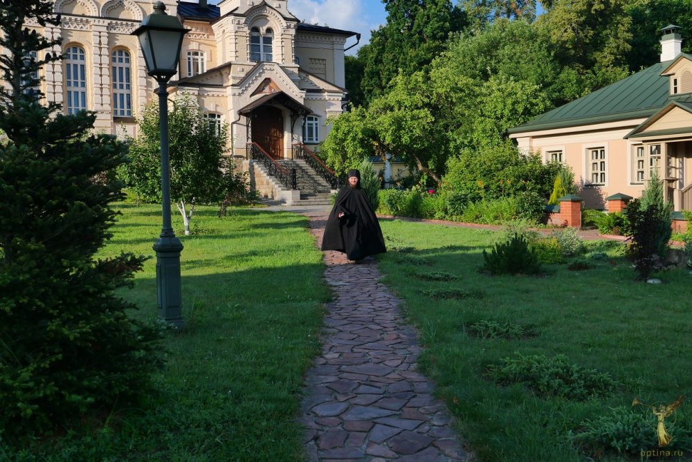Город Оптина пустынь