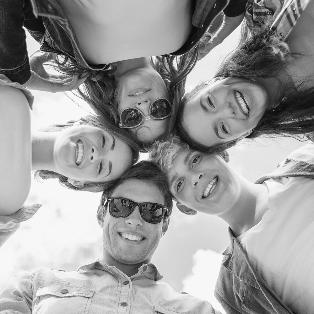 Много людей сидят в интернете