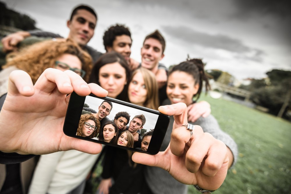 Селфи несколько человек