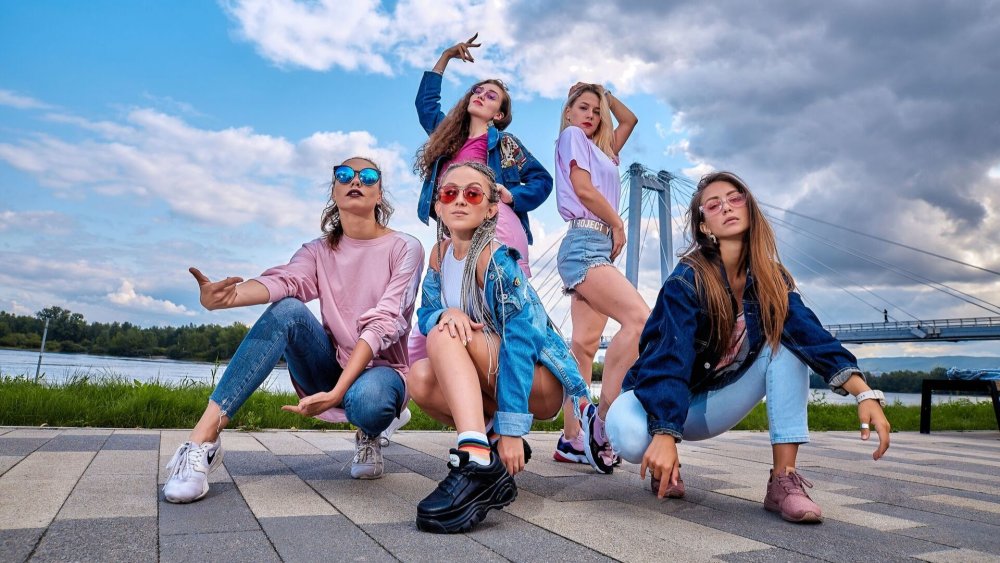 Руки поднятые вверх