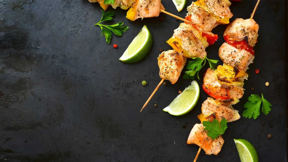 Шашлык на черном фоне