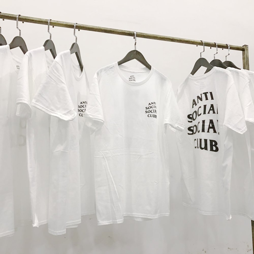 Белая футболка мокап