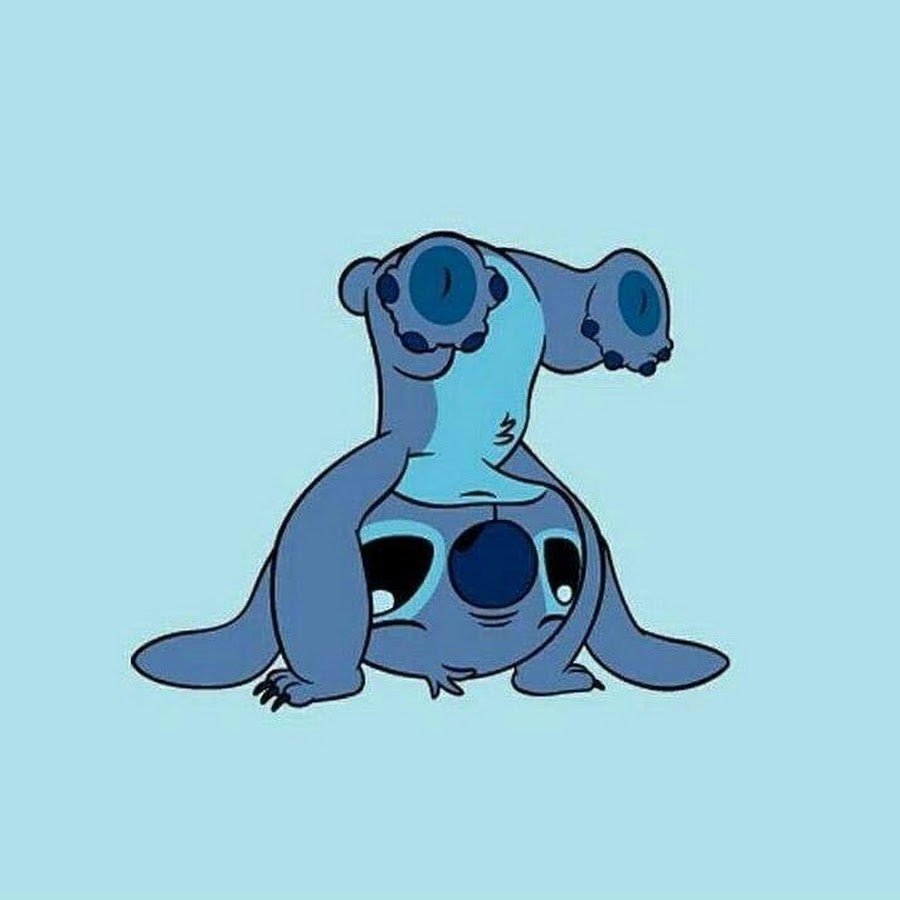 Стич на голубом фоне