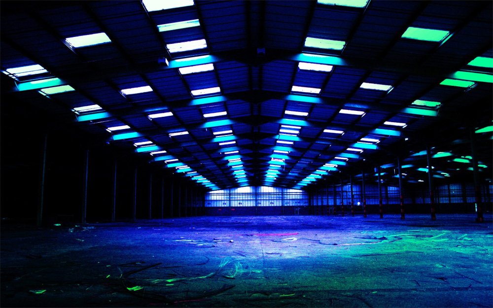 Темный ангар