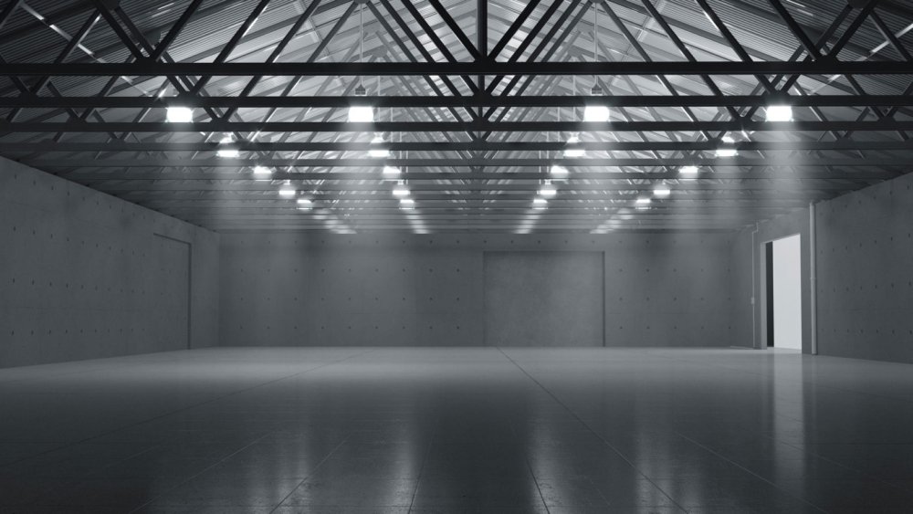 Пустой ангар