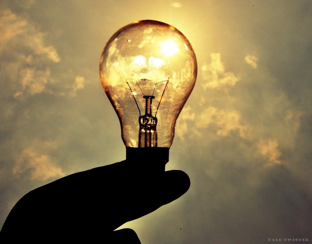 Лампочка в руке