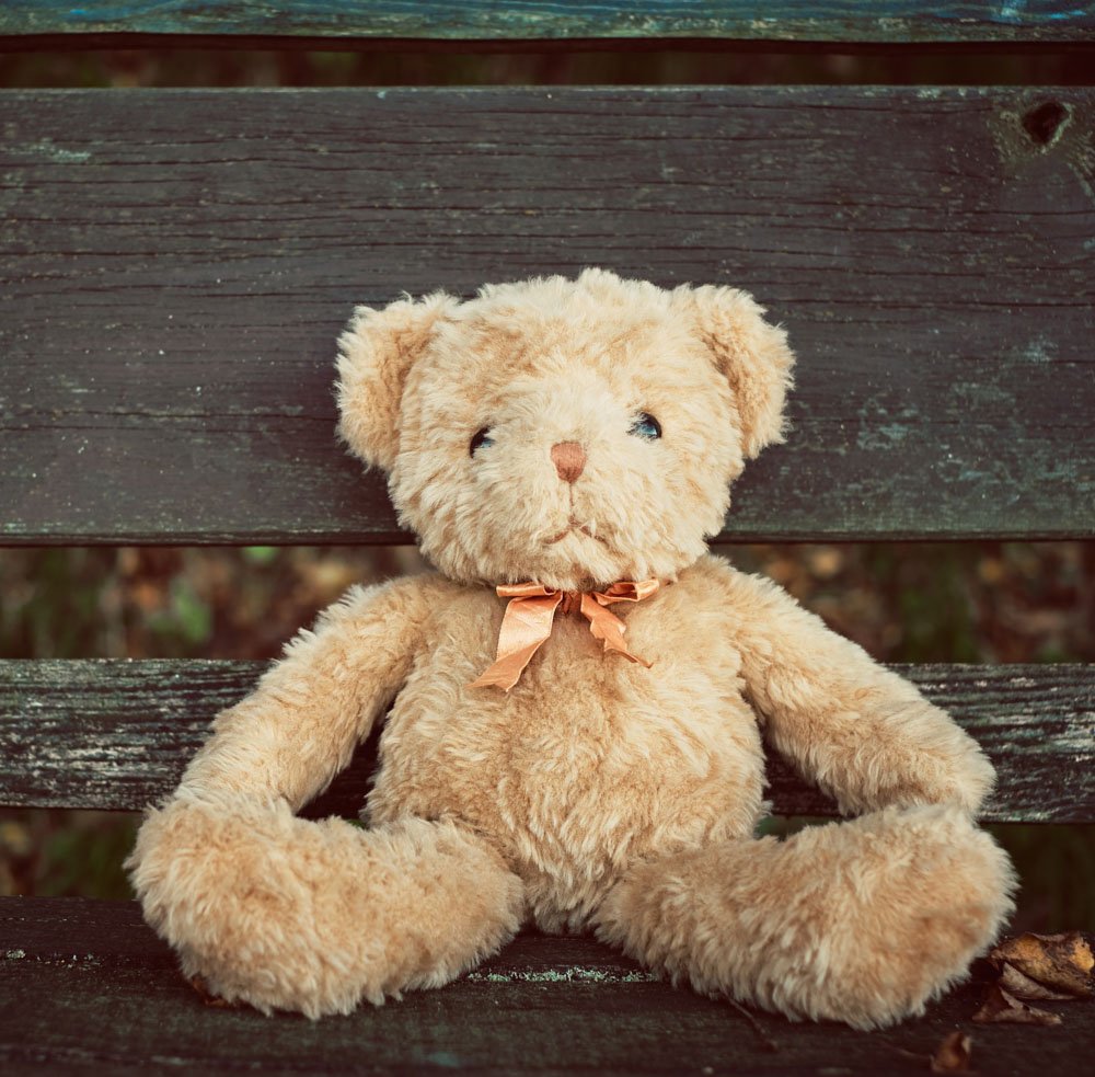 Плюшевые мишки обнимаются