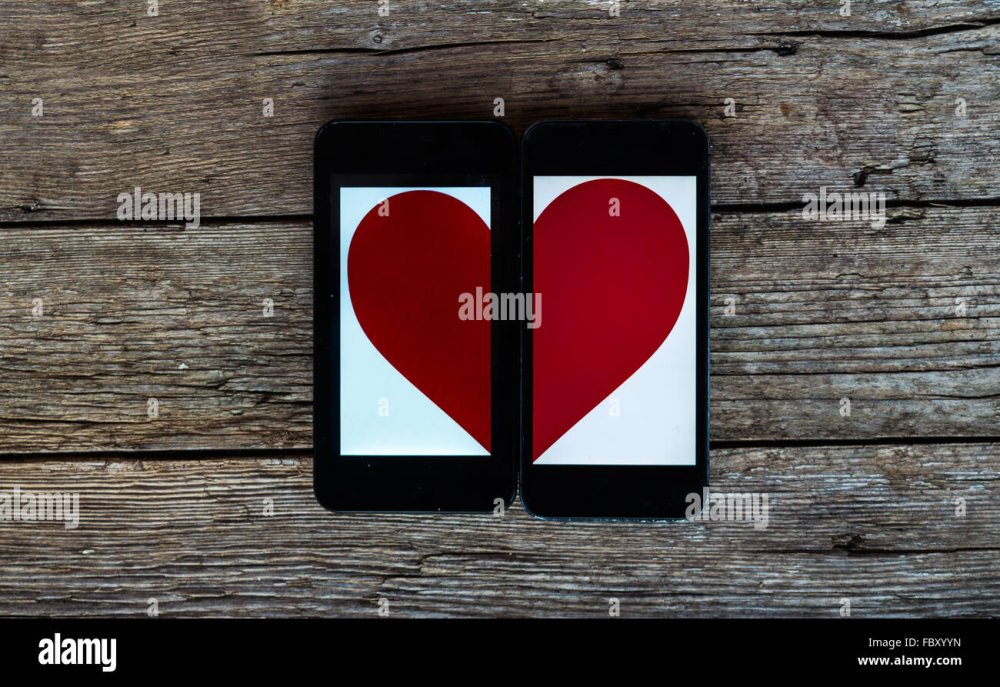 Обои на телефон половинка сердца