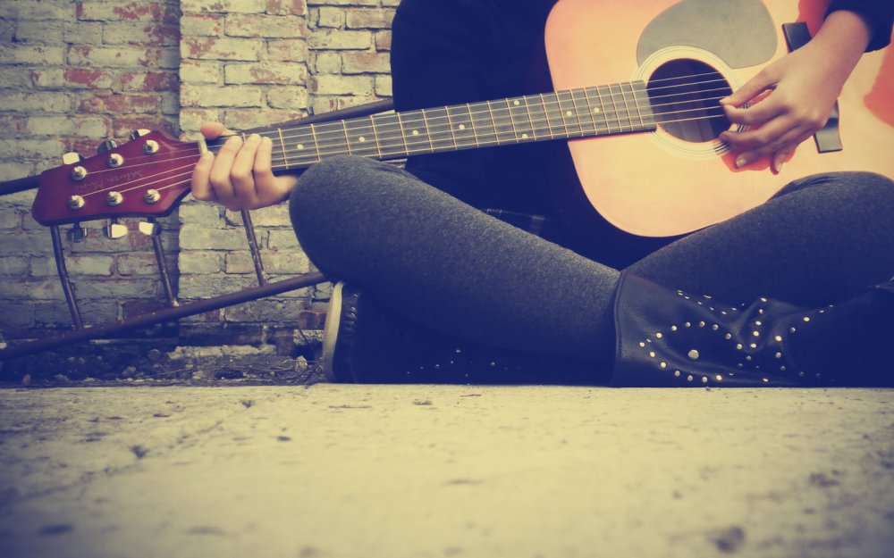 Гитара Старая поломанная