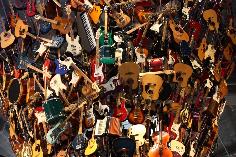 Сломанная рок гитара