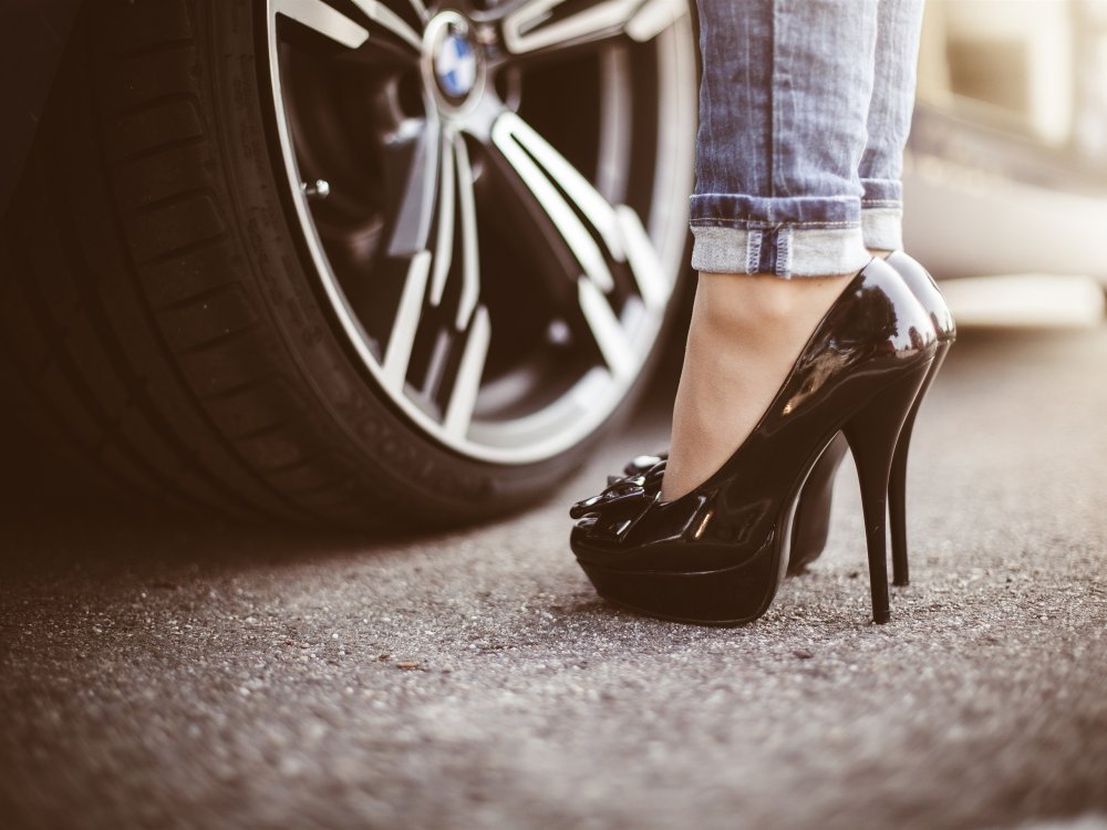 Красивые ножки в туфлях