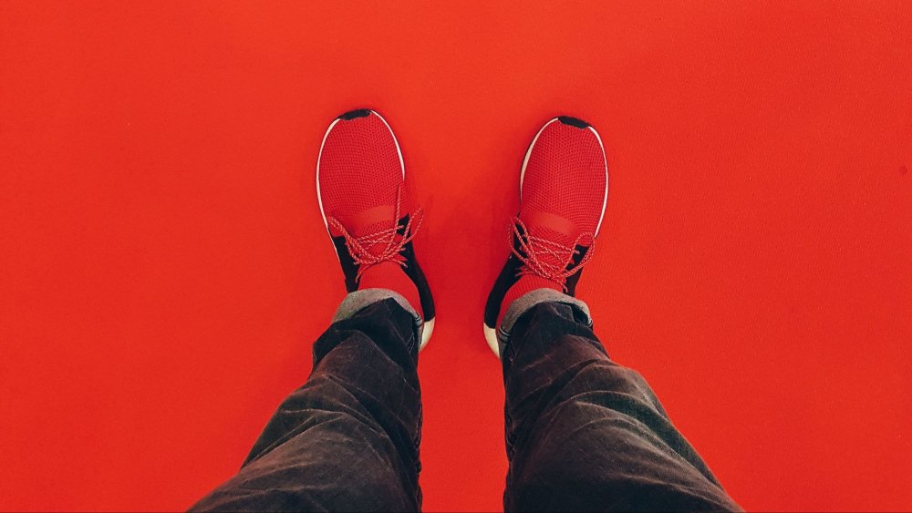 Обувь на человеке