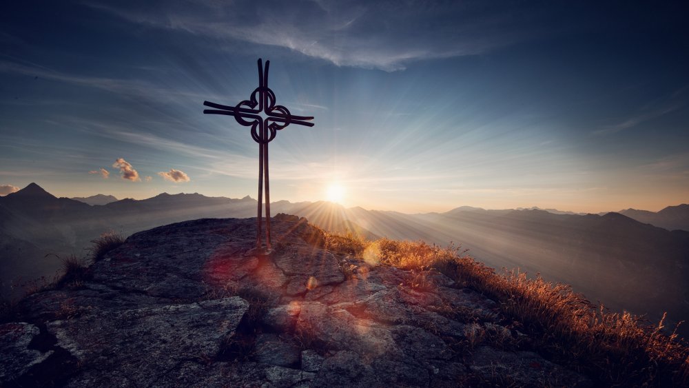 Православный крест на горе