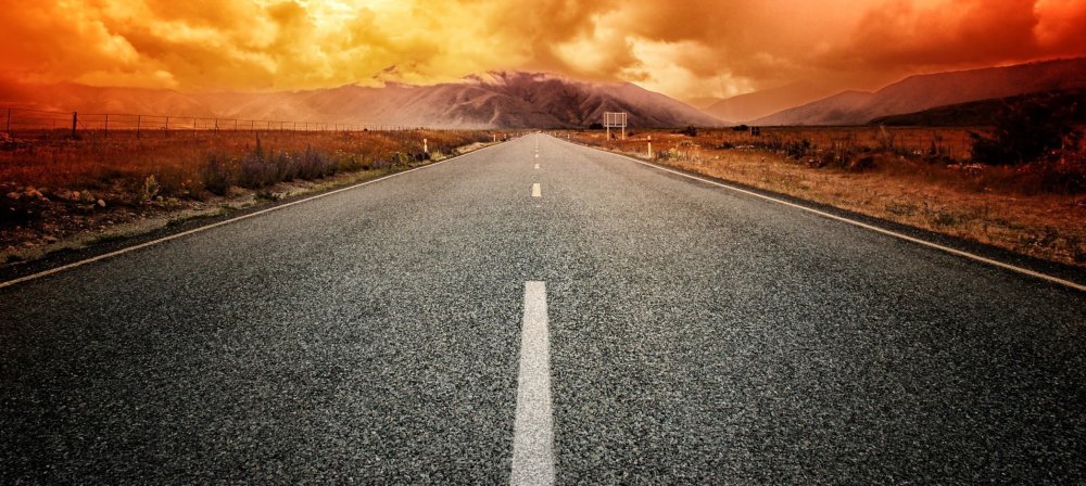 Красивая светлая дорога