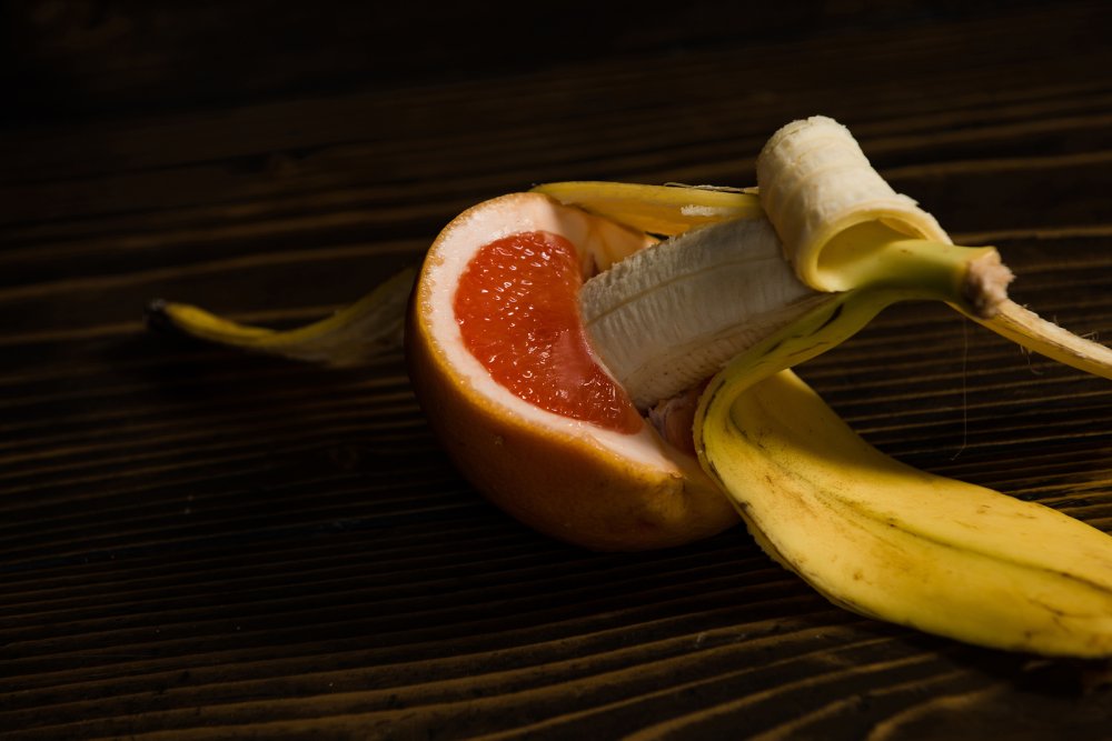 Бананы, ананасы, персики