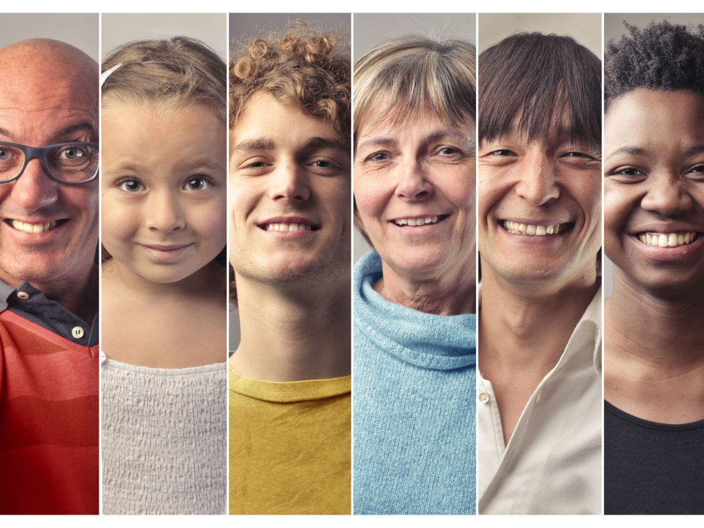 Много лиц людей