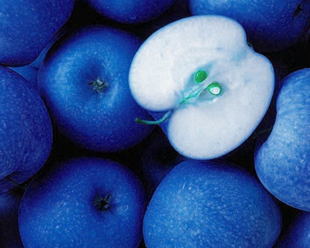 Синее яблоко