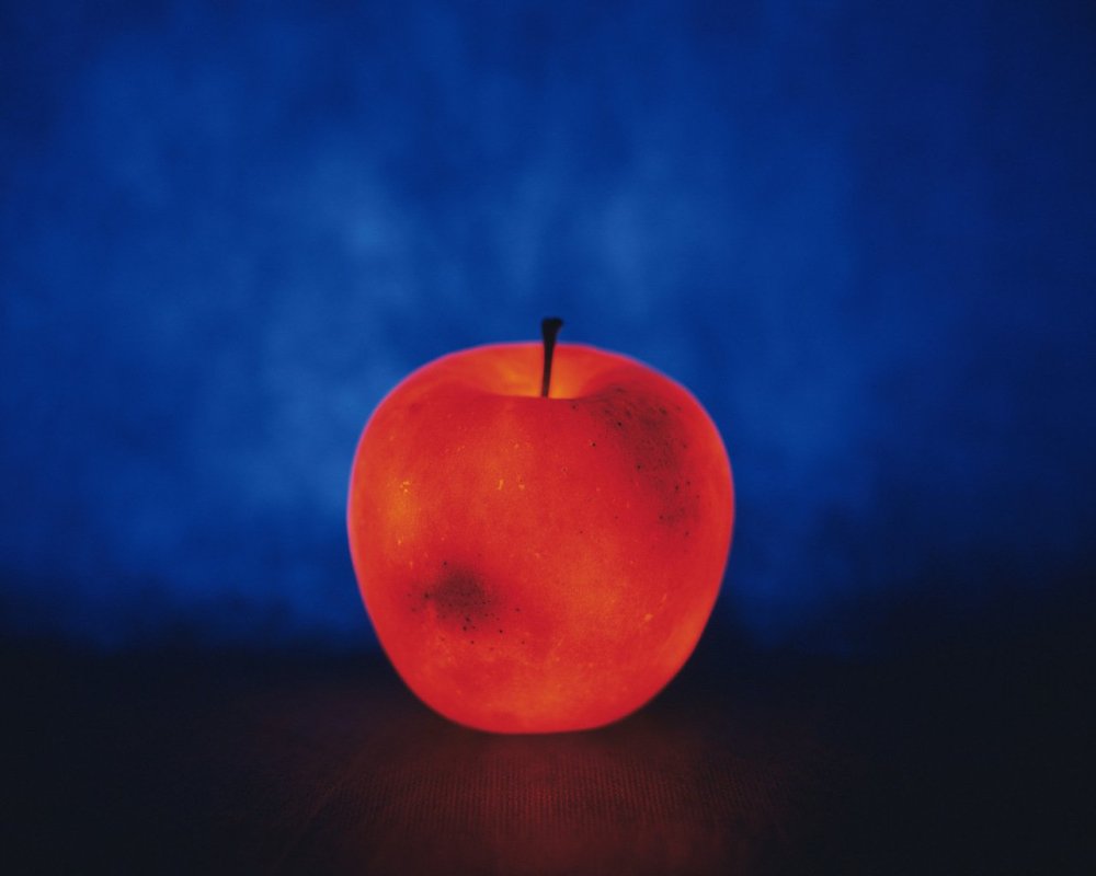 Сочные фрукты в воде