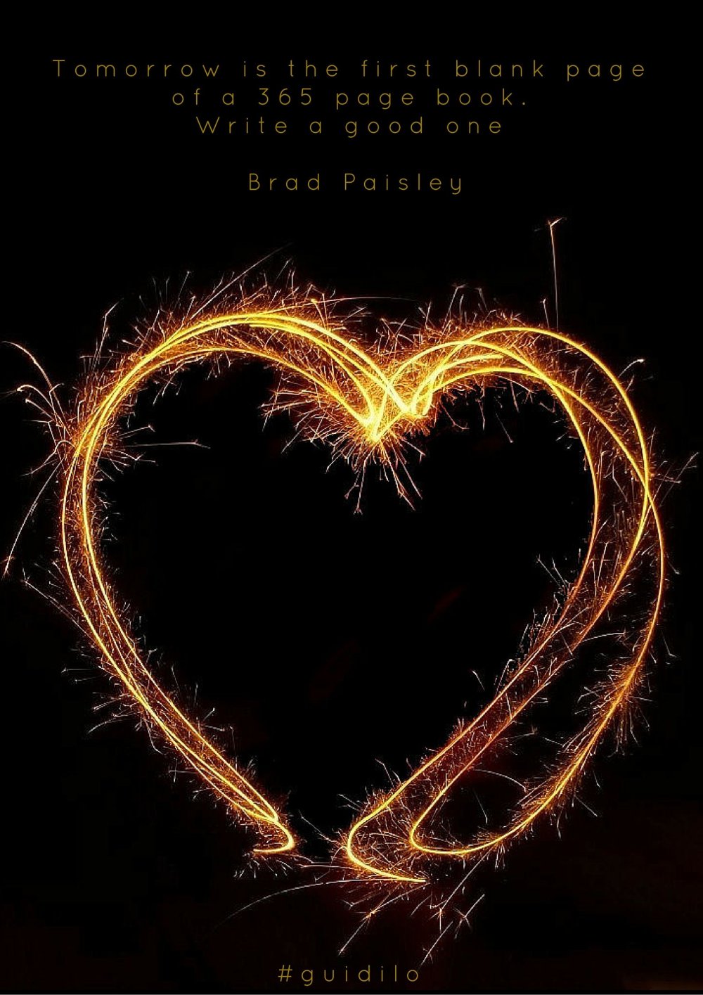 Фейерверк в виде сердца в небе