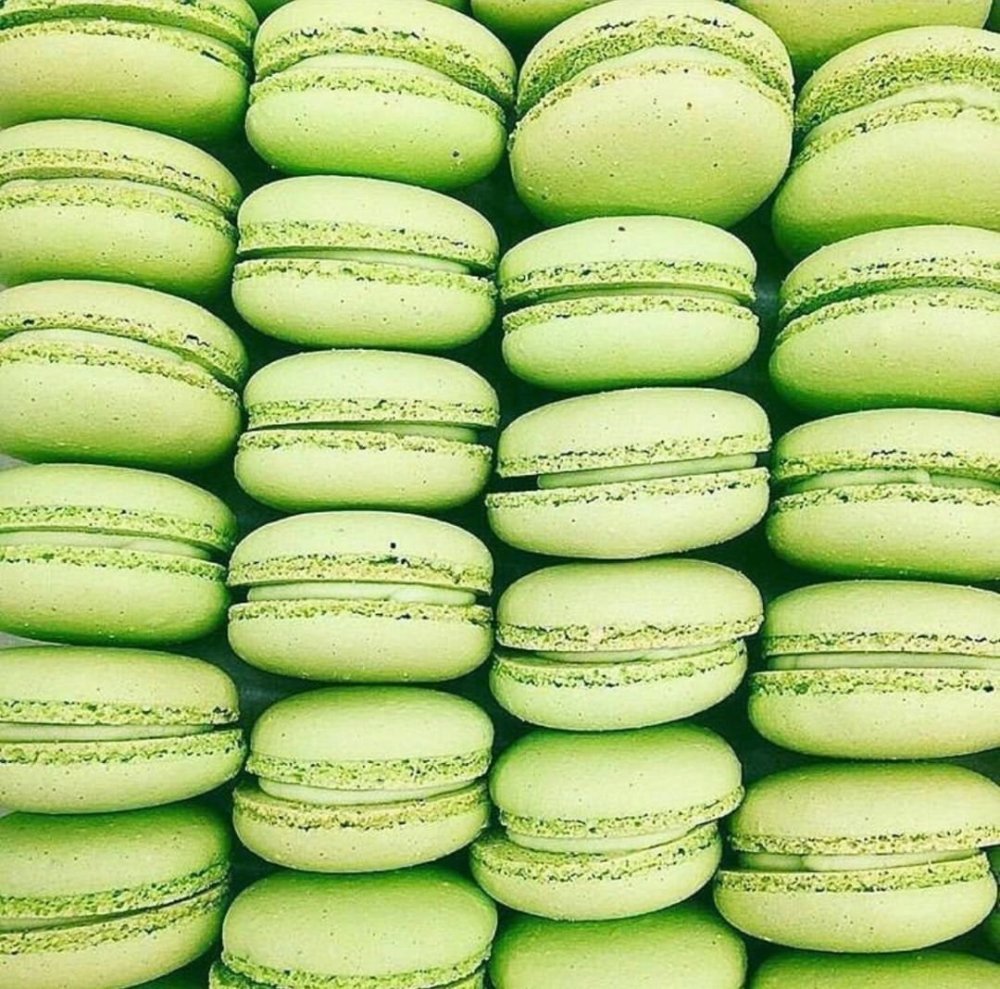 Лист темно зеленого цвета