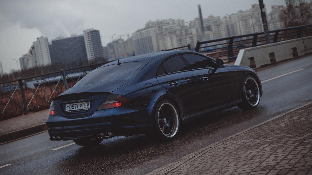 Мерседес банан CLS 63