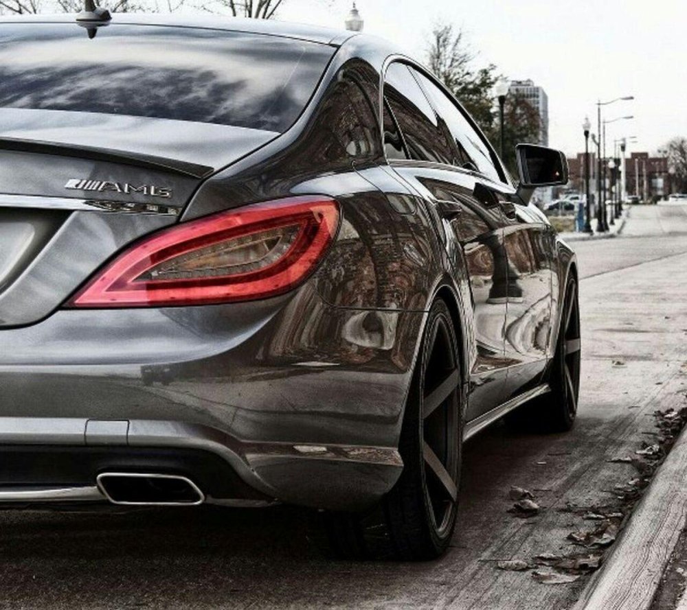 Mercedes CLS 63 AMG сзади
