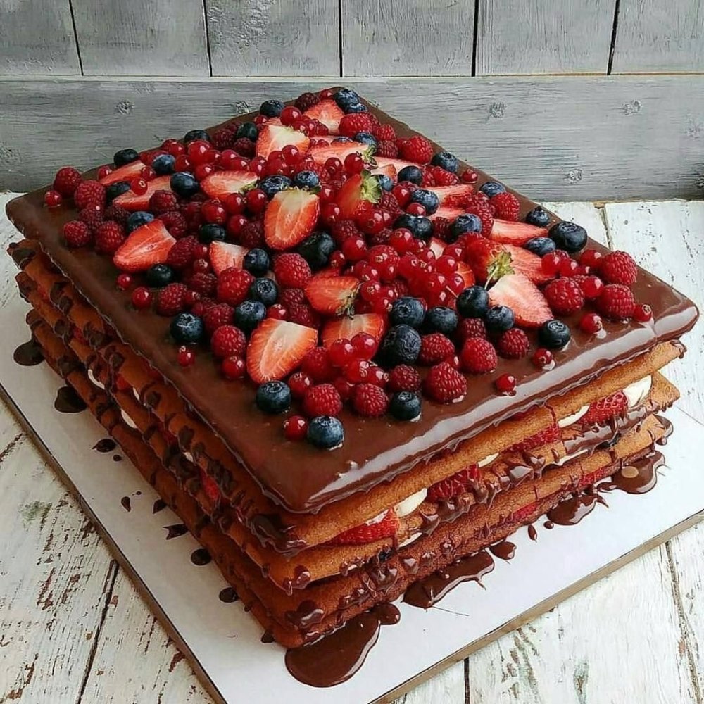 Торт прямоугольный белый