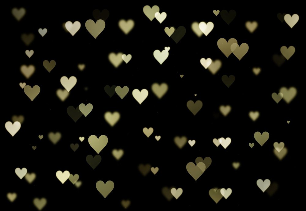 Сердечки на деревянном фоне