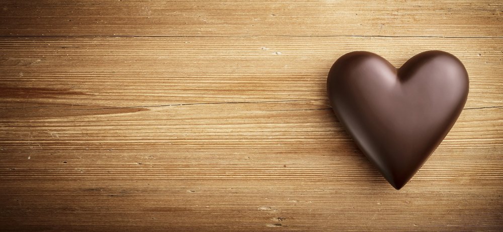 Сердце на бежевом фоне