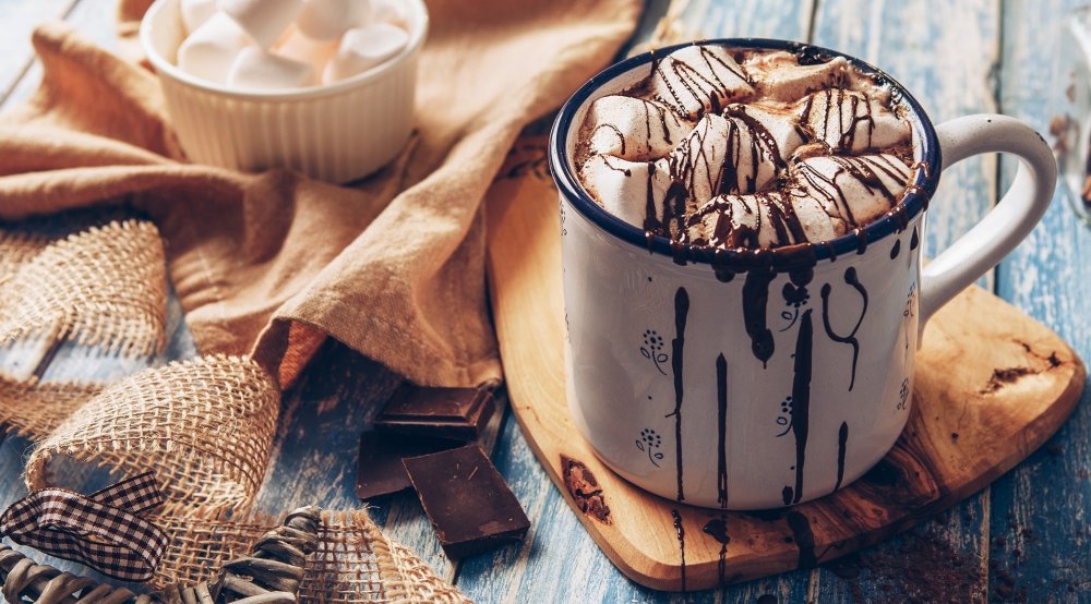 Кофе на деревянном столе