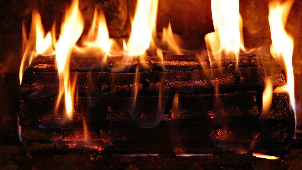 Огонь в камине