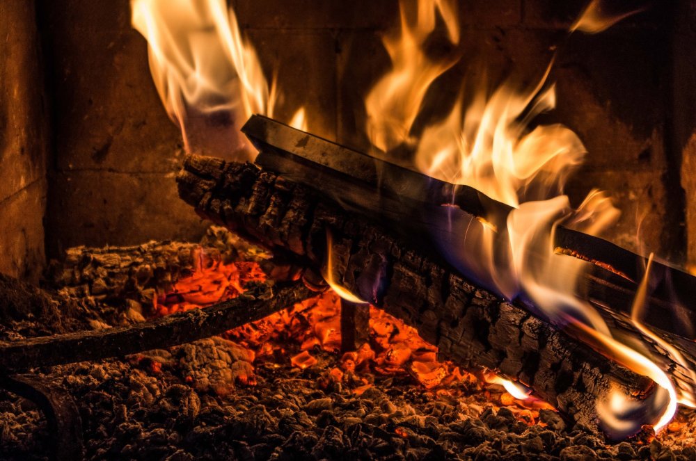 Живые обои камин