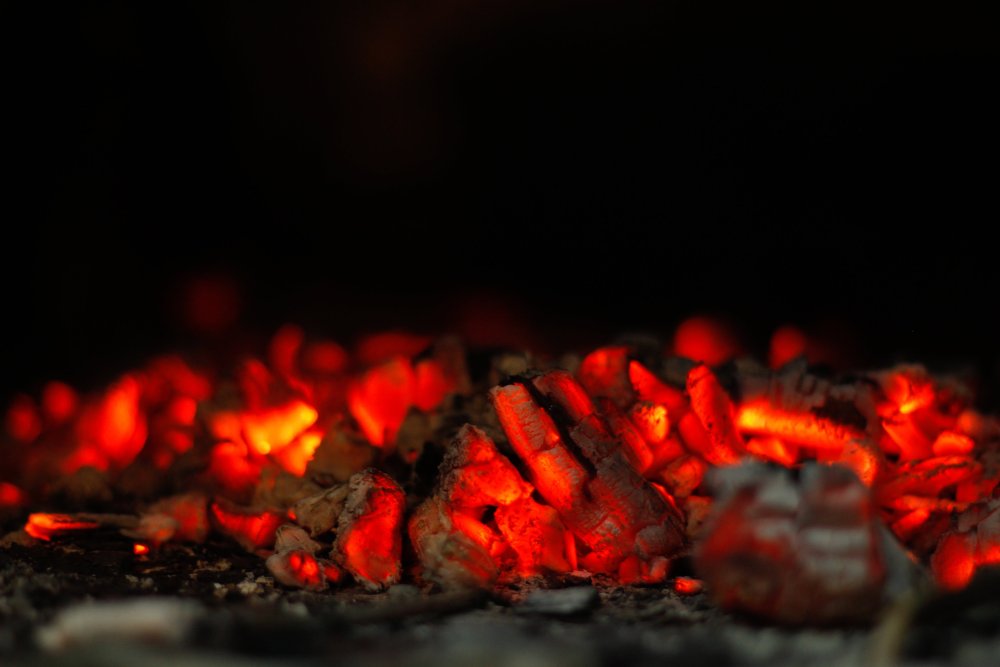 Камин и кресло