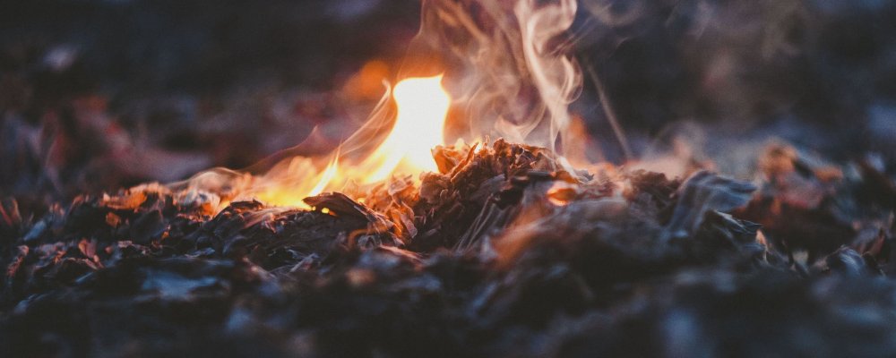 Костер дотлевающие угли